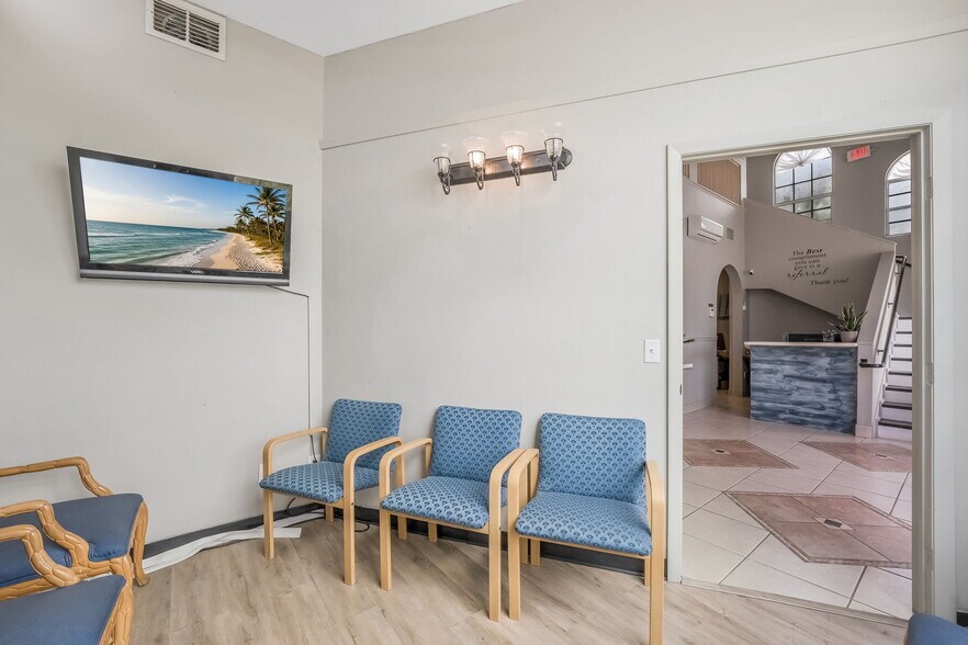 More Photos Of 1323 Viscaya Pky, Cape Coral Medical For Sale