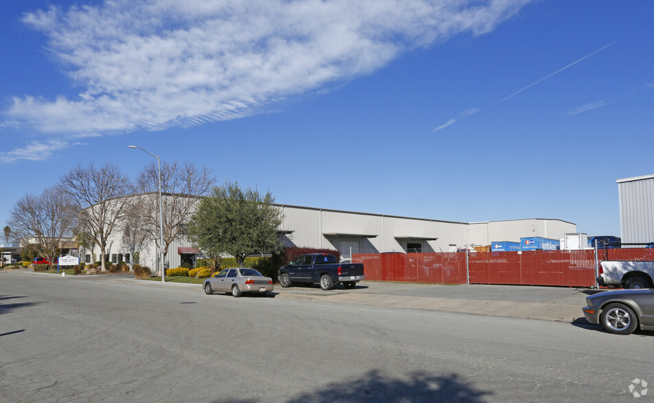 More Photos Of 1353 Dayton St, Salinas Service For Lease