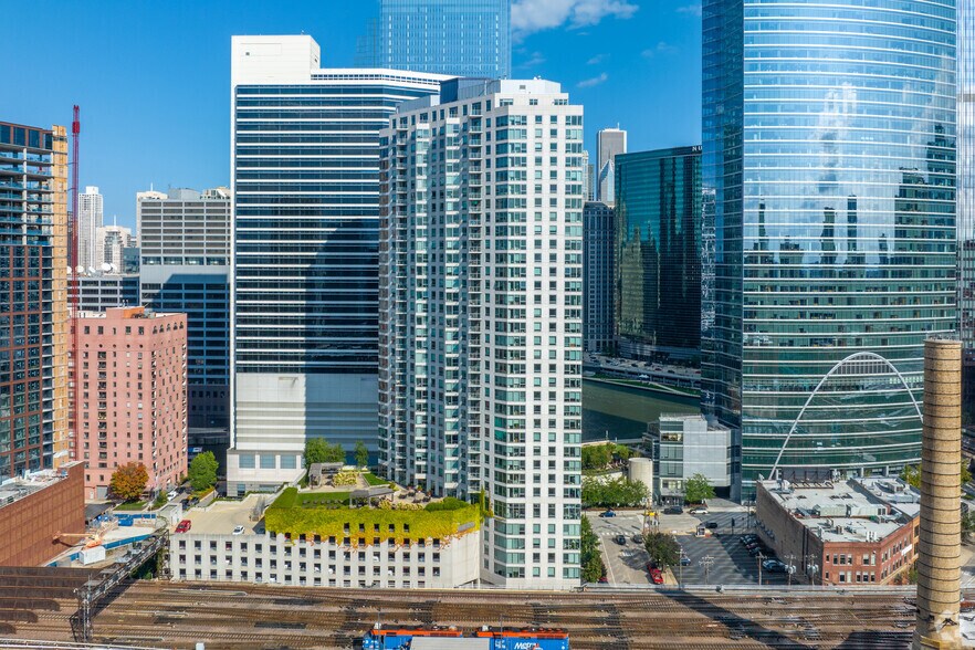 More Photos Of 300 N Canal St, Chicago Apartments For Sale