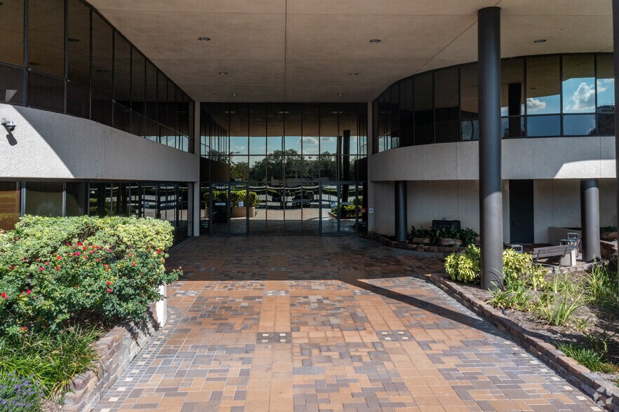 More Photos Of 16340 Park Ten Place Dr, Houston Office For Lease
