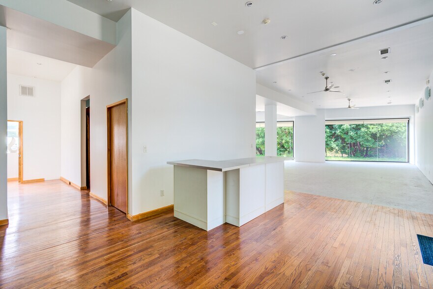 More Photos Of 525 N Dean St, Englewood Storefront Retail Office For Sale