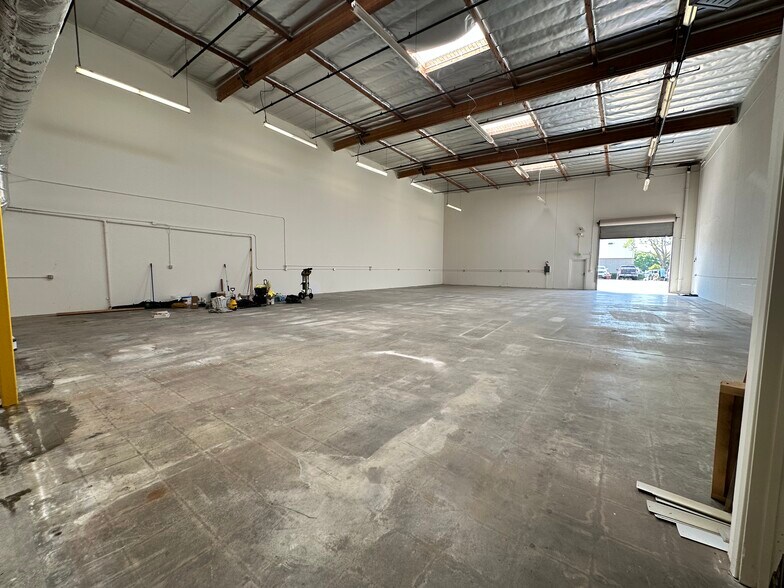 More Photos Of 24922 Anza Dr, Valencia Warehouse For Lease