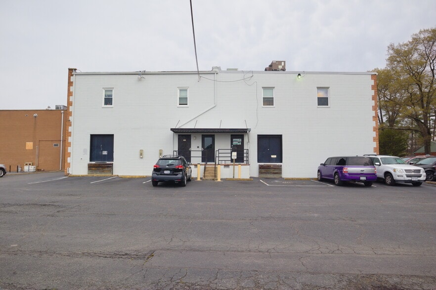 More Photos Of 2211 Dickens Rd, Richmond Office For Sale