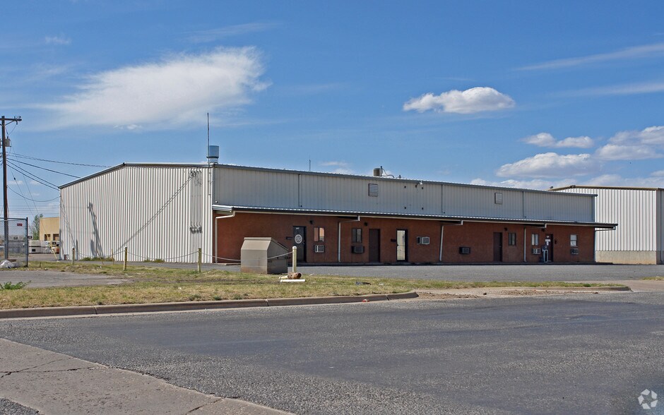 More Photos Of 7010-7020 Cedar Ave, Lubbock Service For Lease