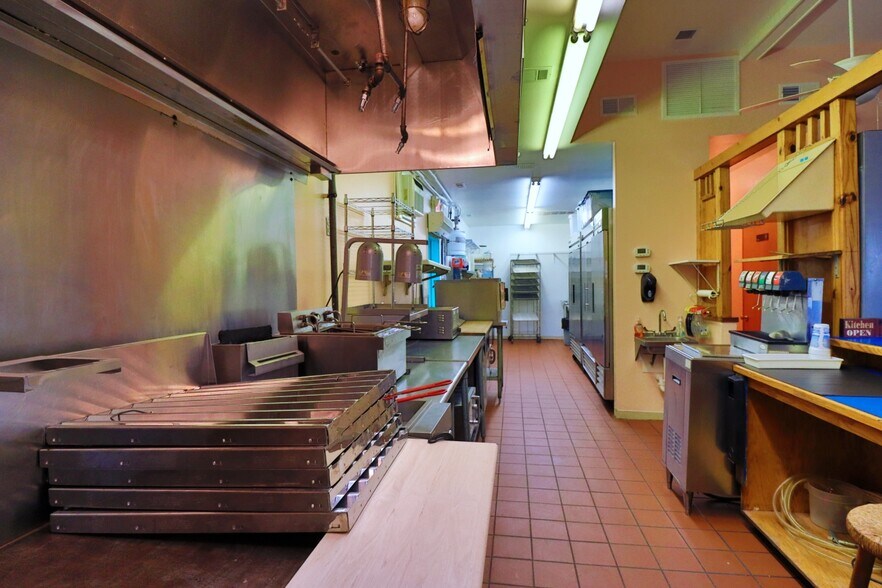 More Photos Of 25202 Island Pines Dr, Waves Restaurant For Sale