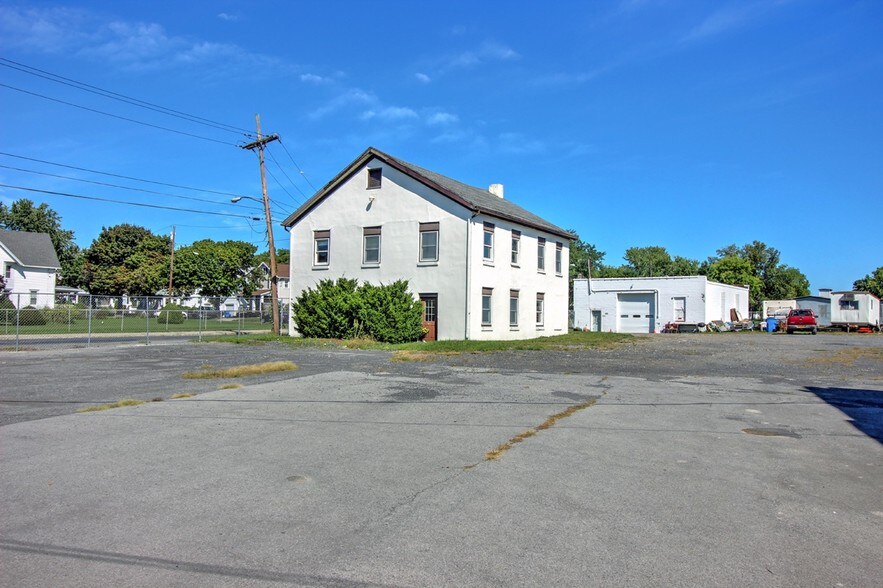 More Photos Of 142 Middle St, Geneva Warehouse For Sale