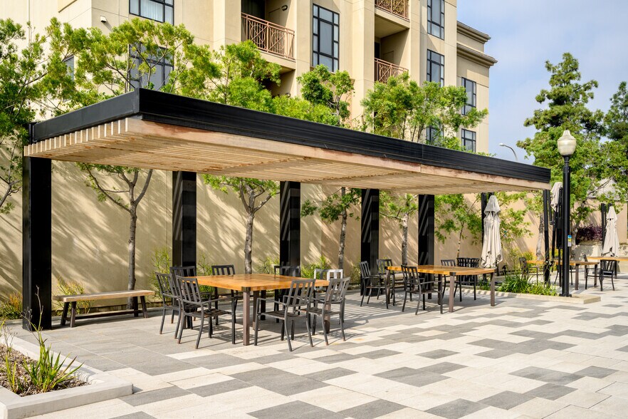 More Photos Of 301 N Lake Ave, Pasadena Office For Lease