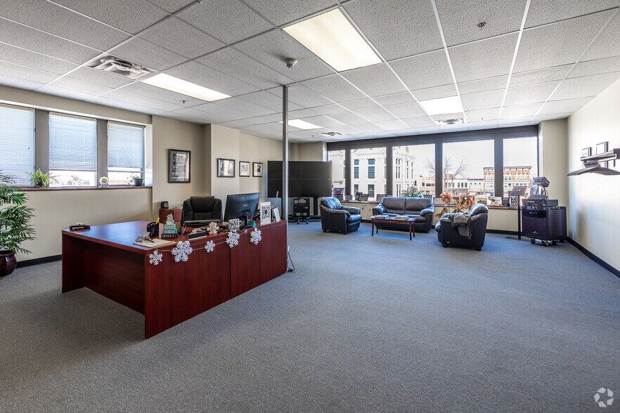 More Photos Of 11 E Church St, Marshalltown Unknown For Sale