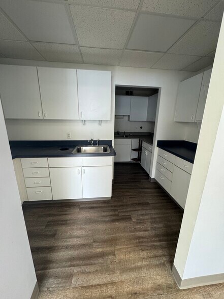 More Photos Of 2400 Union Lake Rd, Commerce Township Medical For Lease