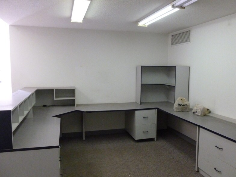 More Photos Of 8319 Chiles Industrial Av, Red Deer Warehouse For Sale