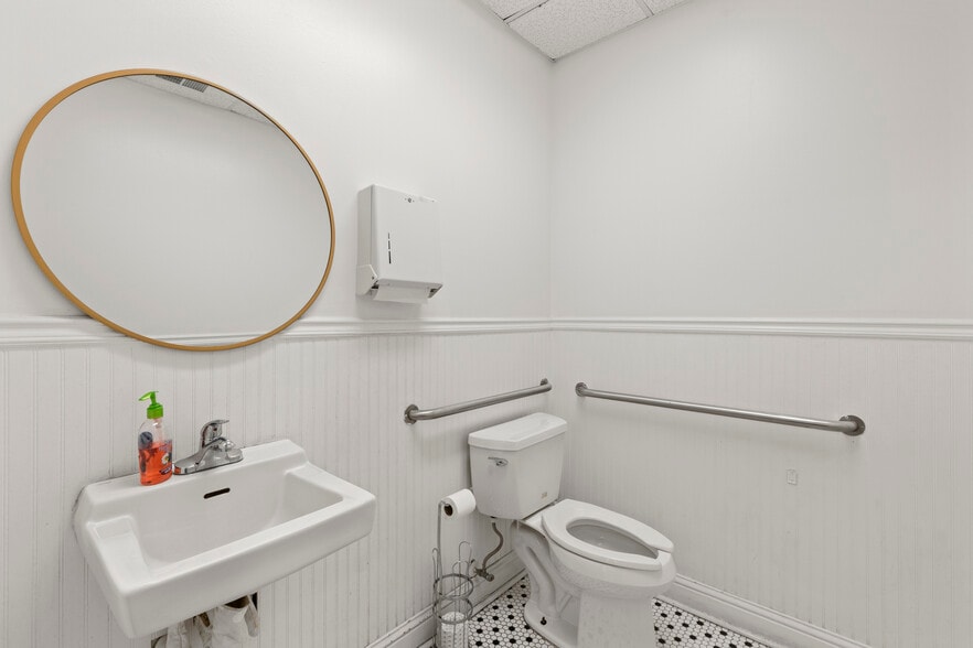 More Photos Of 3980 Shallowford Rd, Marietta Office For Sale