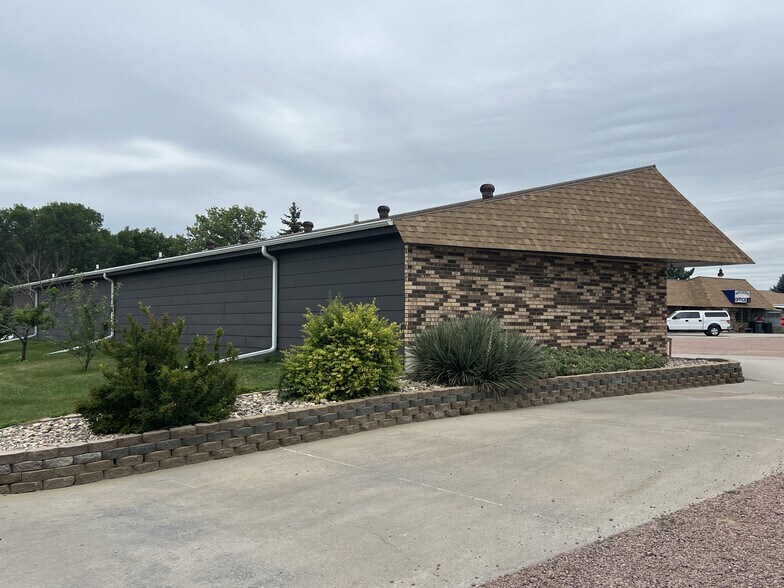 More Photos Of 821 E 7th St, Platte Hotel For Sale