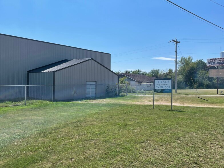 More Photos Of 18608 NE 23rd St, Harrah Light Distribution For Lease