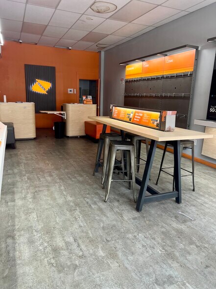 More Photos Of 637-641 Park St, Hartford Storefront Retail Residential For Lease