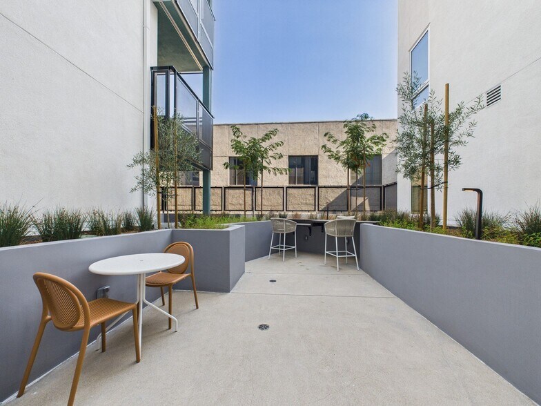 More Photos Of 9900 Venice Blvd, Culver City Apartments For Lease