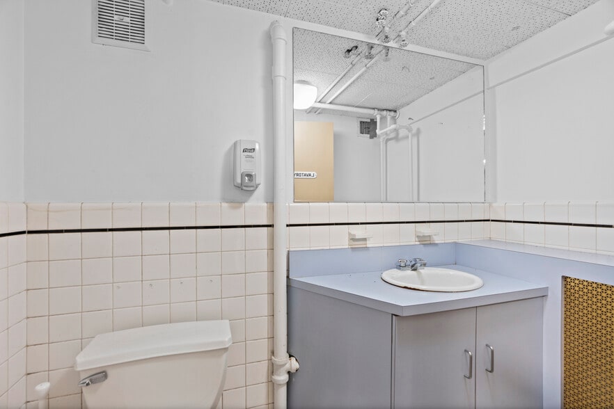 More Photos Of 1481 Chapel St, New Haven Office For Sale