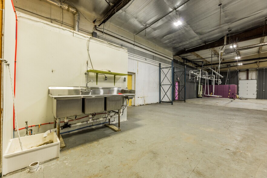 More Photos Of 535 W Poplar St, Fayetteville Warehouse For Lease