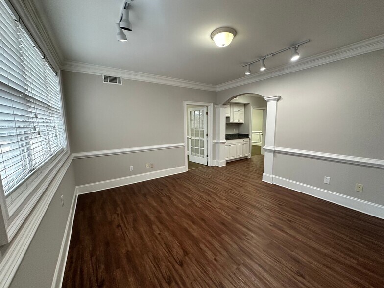 More Photos Of 327 Dahlonega St, Cumming Medical For Sale