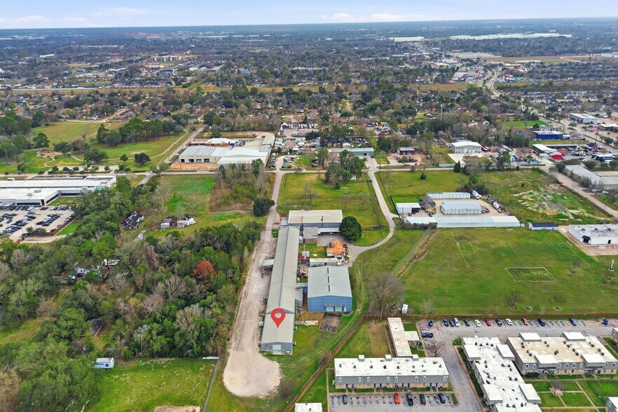 More Photos Of 13025 Fadeway ln, Houston Industrial For Lease