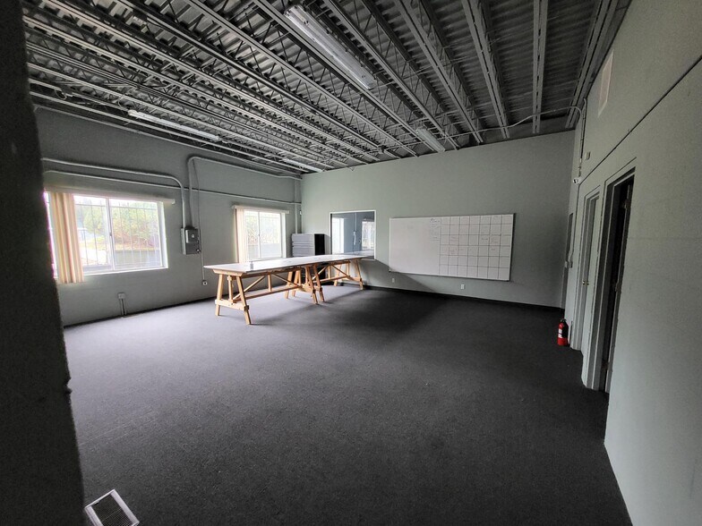 More Photos Of 1015 Golf Dr, Bloomfield Hills Manufacturing For Sale