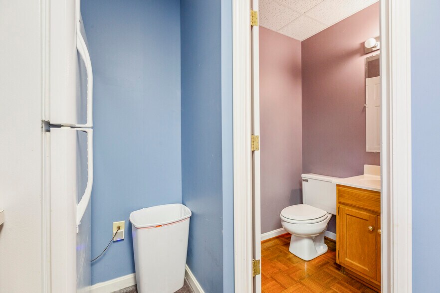 More Photos Of 3044 Breckenridge Ln, Louisville Office Residential For Sale