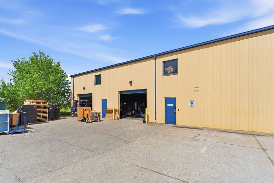 More Photos Of 1812 Cargo Ct, Louisville Warehouse For Lease