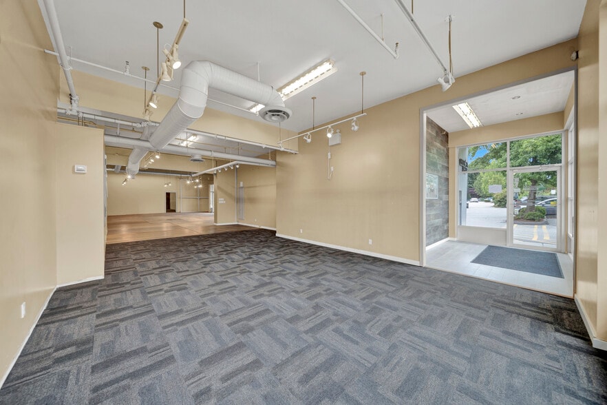 More Photos Of 1353-1363 Main St, North Vancouver District Storefront Retail Office For Lease