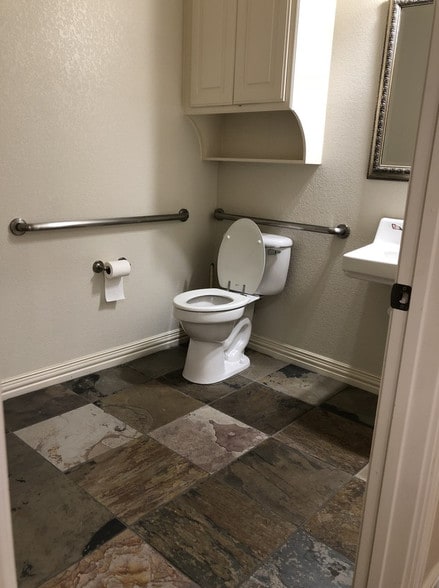 More Photos Of 1400 W Mayfield Rd, Arlington Loft Creative Space For Sale