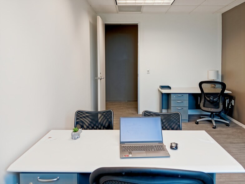 More Photos Of 40 Burton Hills Blvd, Nashville Coworking Space