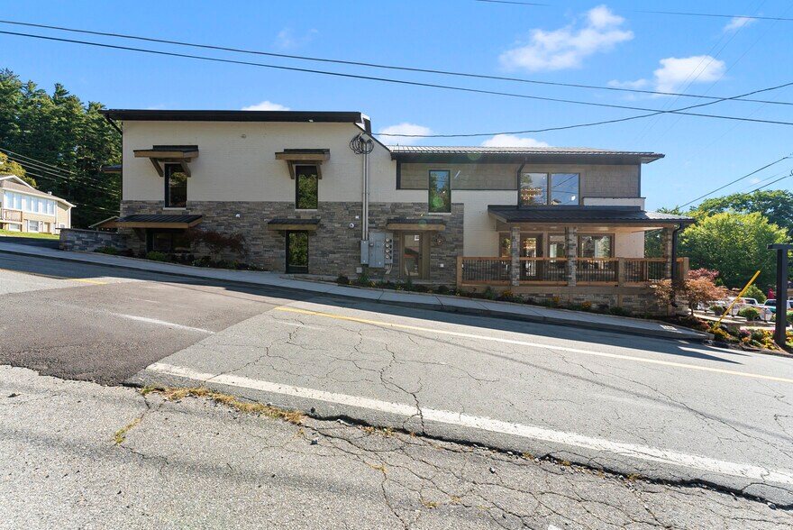 More Photos Of 870 Main St, Blowing Rock Restaurant For Sale