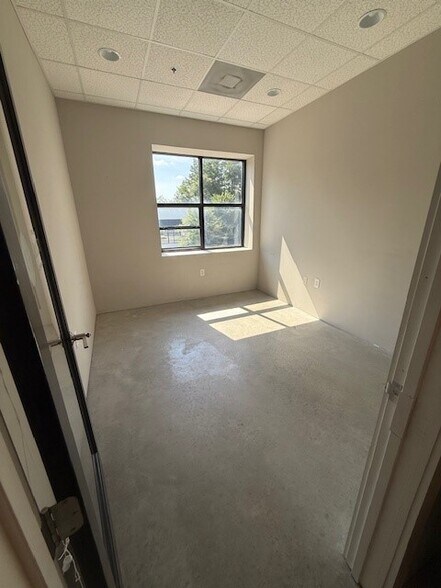 More Photos Of 53 S Main St, Alpharetta Coworking Space