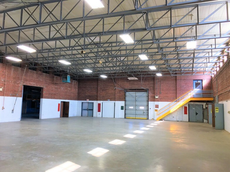 More Photos Of 620 N Edgemoor St, Wichita Warehouse For Sale