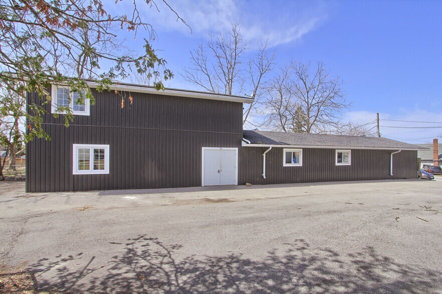 More Photos Of 395 Bay St W, Brock Office For Sale