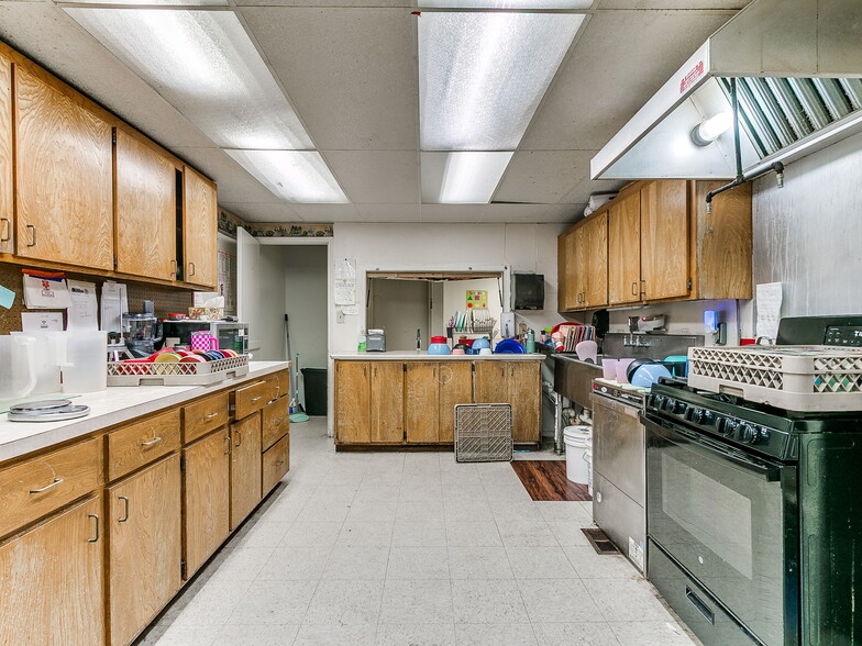 More Photos Of 809 SW 4th St, Moore Religious Facility For Sale