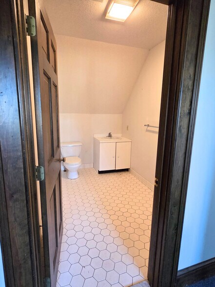 More Photos Of 296 Country Club Rd, Avon Office For Lease