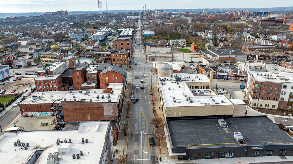 More Photos Of 925 E McMillan St, Cincinnati Storefront For Lease