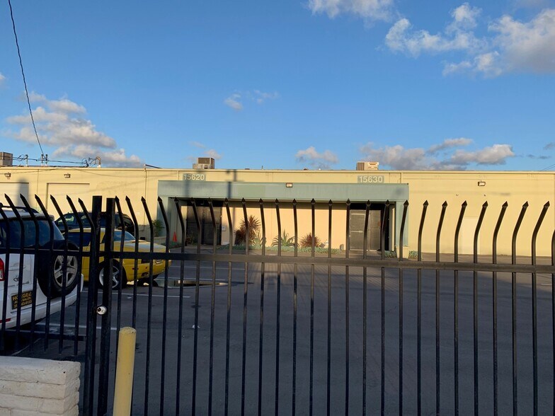 More Photos Of 15610-15630 S Figueroa St, Gardena Warehouse For Lease