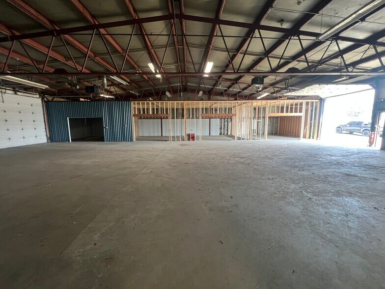 More Photos Of 3708-3750 11 Mile Rd, Berkley Warehouse For Lease