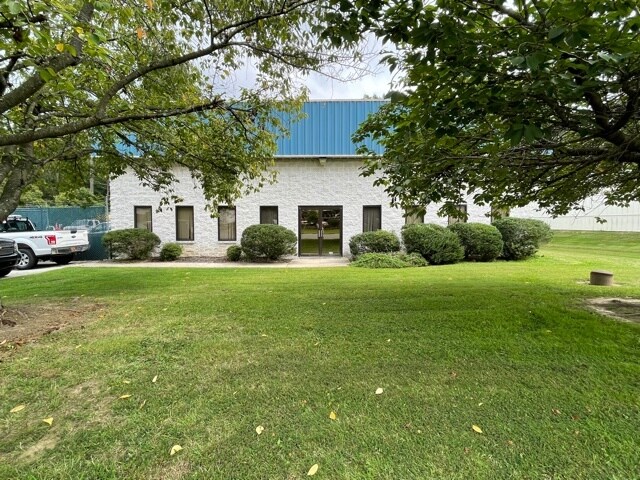 More Photos Of 108 Sandy Dr, Newark Warehouse For Lease