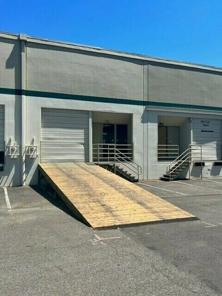 More Photos Of 2230-2250 NE Columbia Blvd, Portland Warehouse For Lease