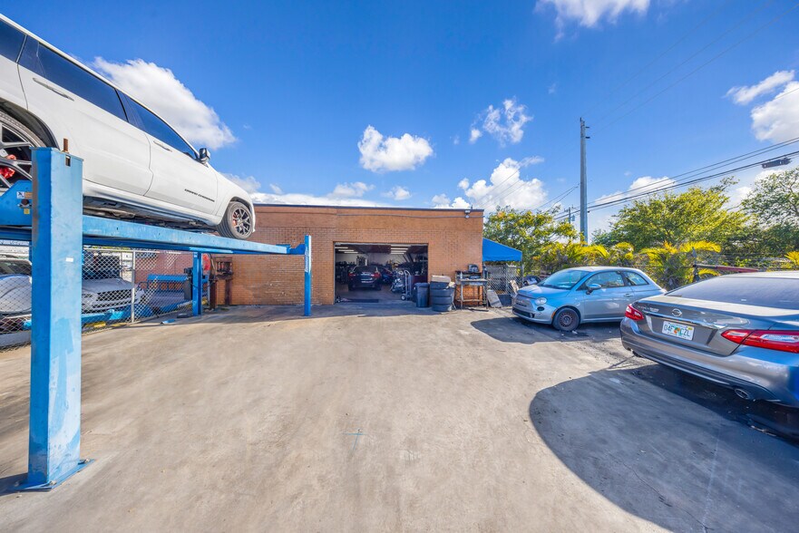More Photos Of 13250 NW 7th Ave, Miami Auto Repair For Sale