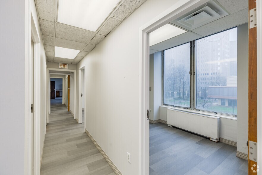 More Photos Of 320 Fort Duquesne Blvd, Pittsburgh Apartments For Sale