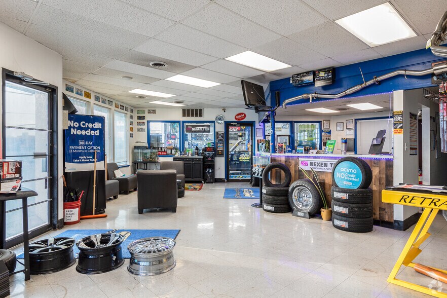 More Photos Of 1422-1462 S Redwood Rd, Salt Lake City Showroom For Sale