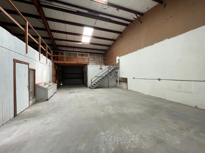 More Photos Of 6520 College St, Beaumont General Retail For Lease