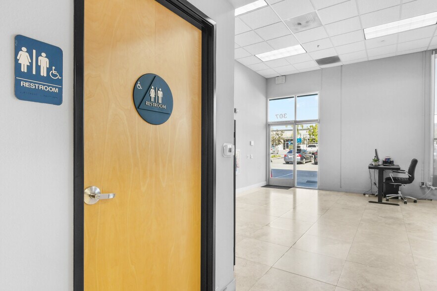 More Photos Of 861 Harold Pl, Chula Vista Research And Development For Sale