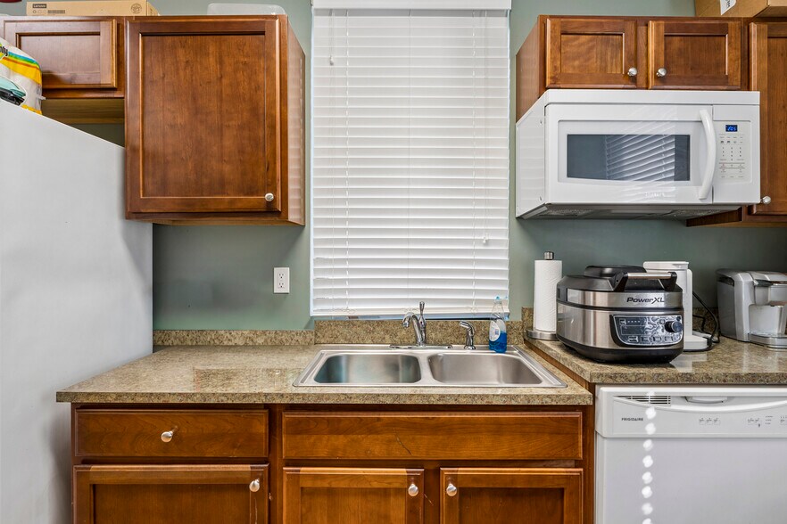 More Photos Of 26208 Lee Hwy, Abingdon Medical For Lease