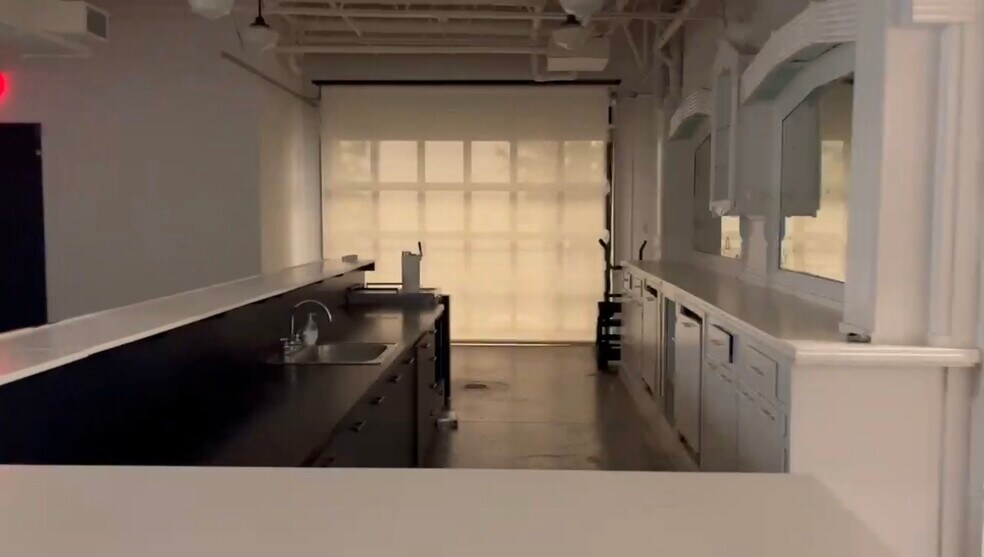 More Photos Of 18 Franklin St, Brooklyn Flex For Lease