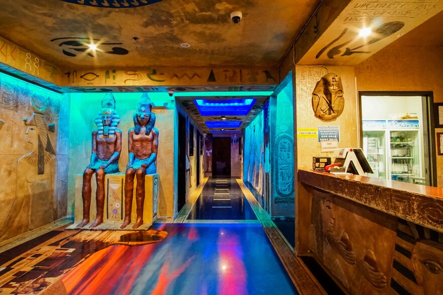 More Photos Of 2999 W 6th St, Los Angeles Health Club For Lease