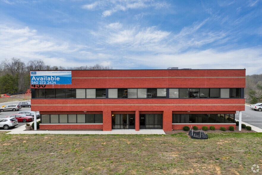 More Photos Of 450 Solomon Dr, Fredericksburg Office For Lease