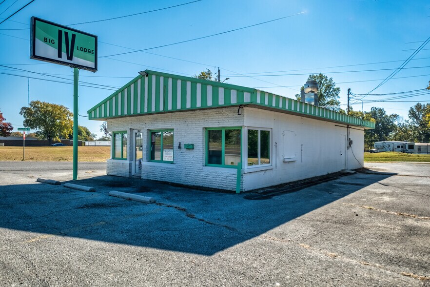 More Photos Of 561-563 McLean Ave, Hopkinsville Freestanding For Sale